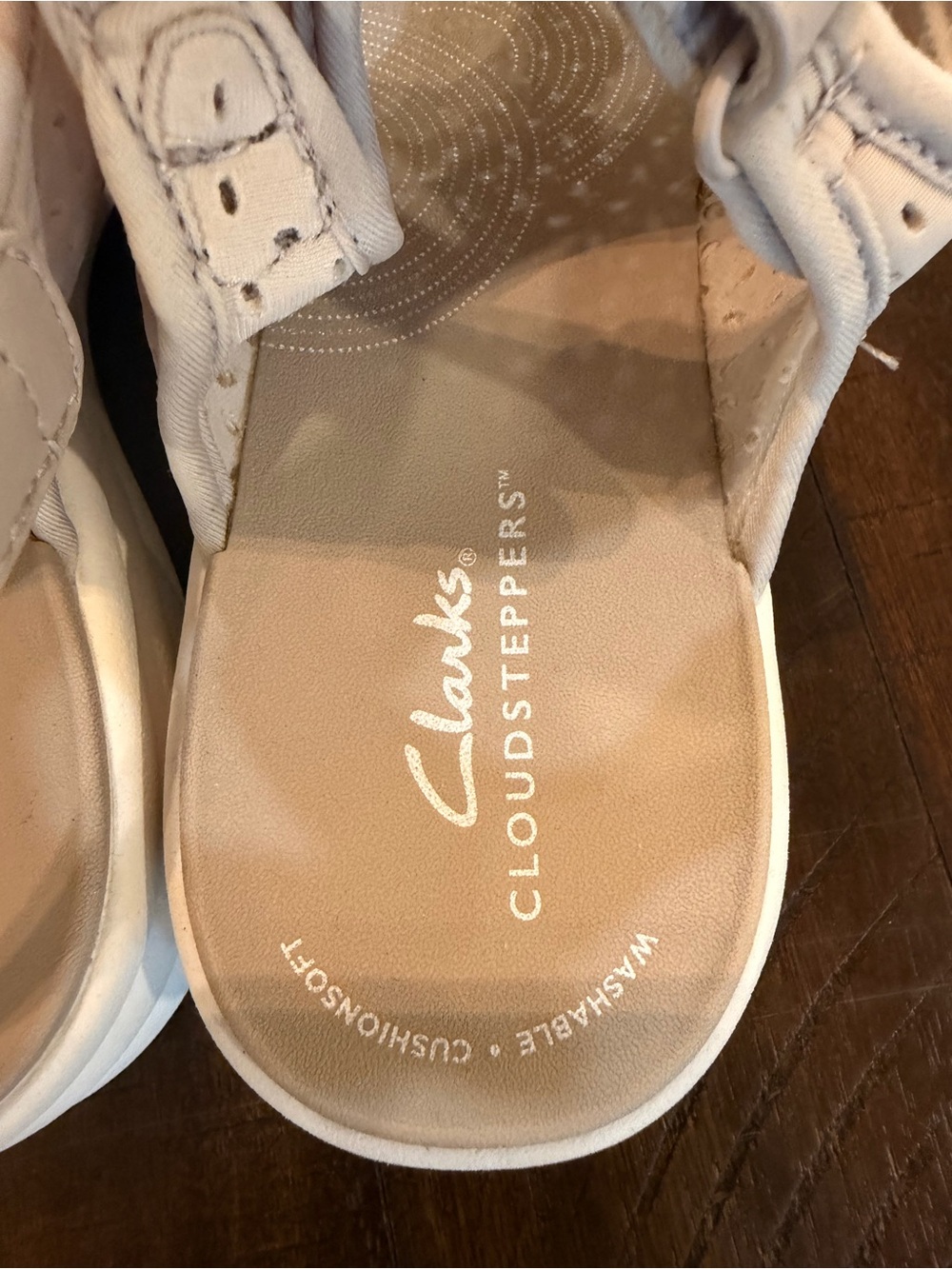 Clarks Cloudsteppers Women’s Beige Thong Slingback Comfort Sandals - Picture 8 of 9